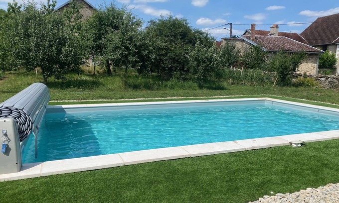 Le Val-d'Esnoms House | Authentic Guest Rooms with Pool and Family-Friendly Amenities