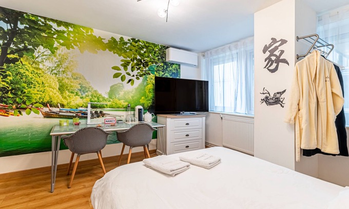 Saint Nicolas - Charles III - Ville vieille - Trois Maisons - Leopold Bed & Breakfast | Exceptional Stay at Chambre d'hôtes Au Coeur De Nancy B&B