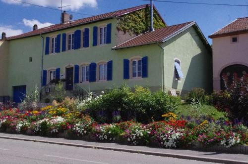 Racrange Bed & Breakfast | Cozy Stay at Chambres d'hôtes Au presbytère with Ocean Views