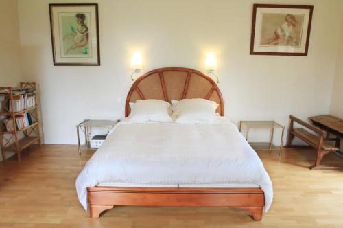 Saint-Trojan Bed & Breakfast | Enchanting Accommodations in a Vineyard with Ocean Views
