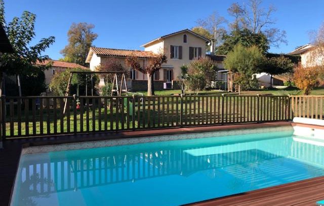 Auvillar Bed & Breakfast | Relax at Chambres d'Hôtes de Marchet with Ocean Views