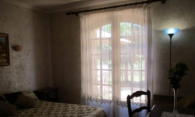 Valros House | Relaxing Stay at Chambres D'hôtes Double with Pool Access