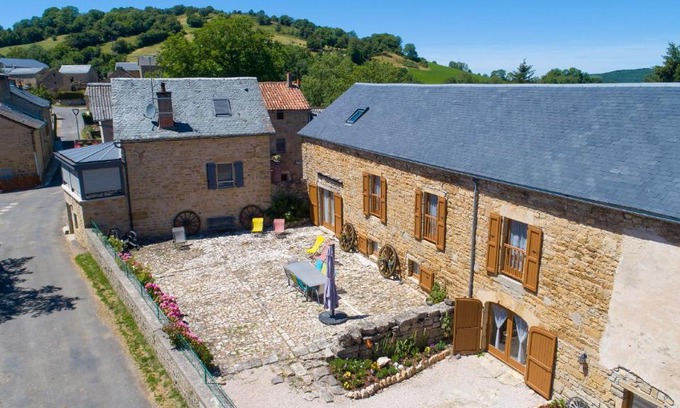 Buzeins Bed & Breakfast | Discover Entre Dolmens et Fontaines with Ocean Views