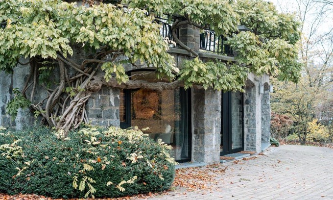 Maubroux Bed & Breakfast | Welcoming Eucalyptus and Glycine B&B with Hot Tub Access
