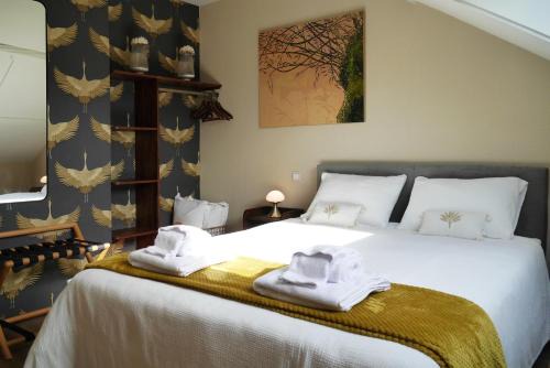 Pierre-de-Bresse Bed & Breakfast | Oceanfront Retreat at Chambres d'Hôtes La mésange à tête Bleue