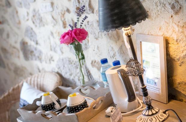 Port-Sainte-Marie Bed & Breakfast | Relaxing Oceanfront Stay at Chambres d'hôtes Larroquinière