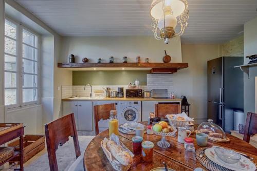 Valence-sur-Baise Bed & Breakfast | Experience Bliss at Le Clos Boissiere with Pool & Ocean Views