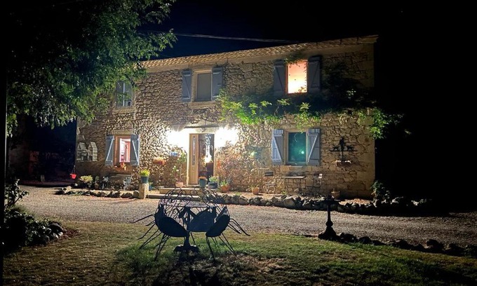 Castillon-Massas Bed & Breakfast | Chambres d'Hôtes Hameau de Lalanne: Oceanfront Retreat