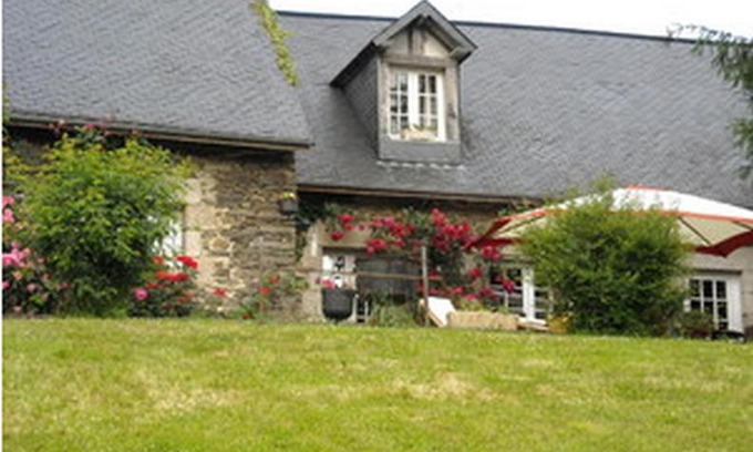 Livaie Bed & Breakfast | Inviting Chambres d'Hôtes la Baudrière with Hot Tub Access