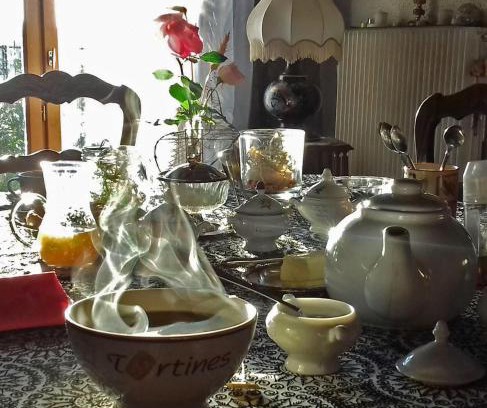 Villecheneve Bed & Breakfast | Oceanfront Getaway at Chambres d'hôtes La Hulotte 69