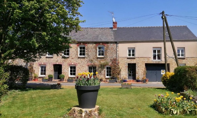 Vessey Bed & Breakfast | Cozy Getaway at Chambres d'hôtes - La Sennelee
