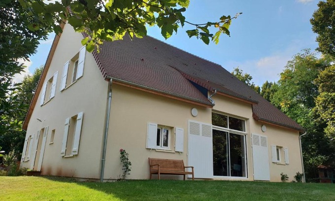 Chatre et Sainte-Severe Bed & Breakfast | Chambres d'hôtes, Le champ fleuri