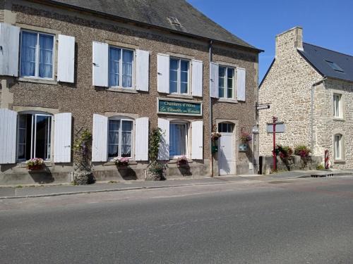 Saint-Floxel Bed & Breakfast | Cozy Oceanfront Retreat at Chambres d'hôtes les Clématites