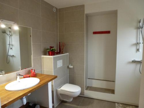Marieulles Bed & Breakfast | Cozy Les Coquelicots: Pet-Friendly Accommodations Await