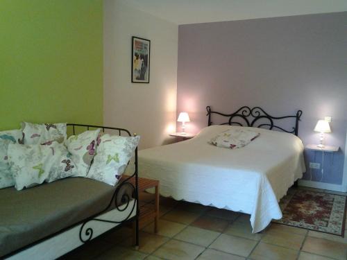 Saint-Thomas Bed & Breakfast | Beautiful Oceanfront Stay at Chambres d'Hôtes Les Douves