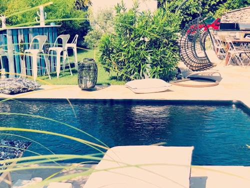 Sarrians Bed & Breakfast | Serene Oceanfront Stay at Chambres D'hôtes Les Garçons
