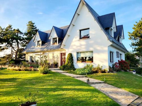 Sangatte Bed & Breakfast | Pet-Friendly Chambres d'Hôtes "Les Pins" with Ocean Views