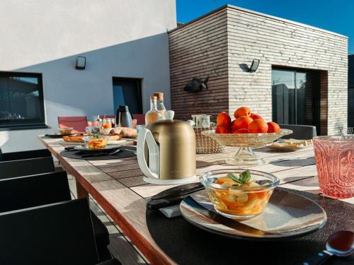 Larmor-Plage Bed & Breakfast | Beachfront Retreat at Chambres d'hôtes Ty Embruns