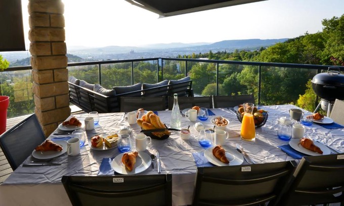 Durtol Bed & Breakfast | Top-Rated Villa Volcano: Enjoy Unique Restaurant Experience