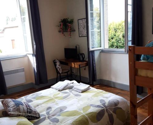 Condat-sur-Ganaveix Bed & Breakfast | Welcoming Chambres d'hotes Condat with Family-Friendly Dining
