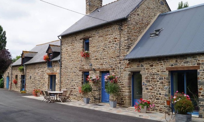 Dol-de-Bretagne Bed & Breakfast | Experience Oceanfront Serenity at Chambres d'hotes la Loubatais