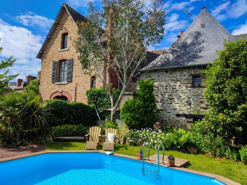 Antrain Bed & Breakfast | Idyllic Oceanfront Retreat at Chambres d'Hotes Le 1900