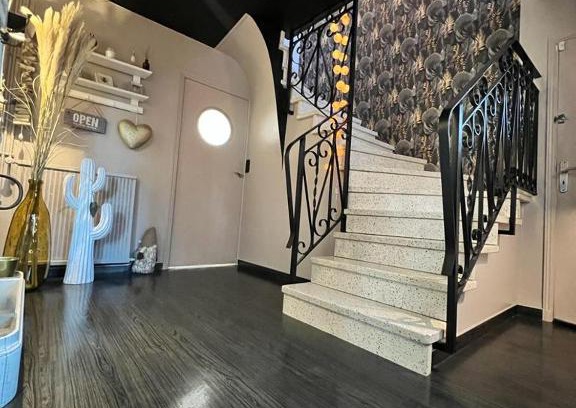 Roeze-sur-Sarthe House | Guest Rated: 9.8 Villa Rooms with Pool and Hot Tub