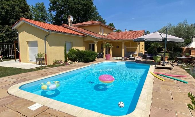 Limas Bed & Breakfast | Relax in a Villa with Pool and Oceanfront Views