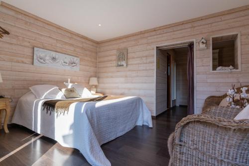 Tilques Bed & Breakfast | Chambres Du Marais: Family-Friendly Getaway in Paris