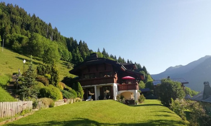 La Cote-d'Arbroz House | Cozy Chalet Rooms with Breakfast Included - Guest Rated 9.3