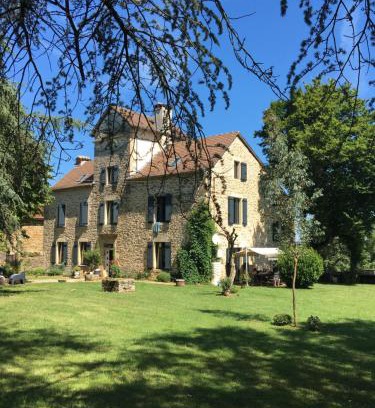 Sainte-Croix House | Experience Comfort at Chambres et Table d'Hôtes Le Cèdre