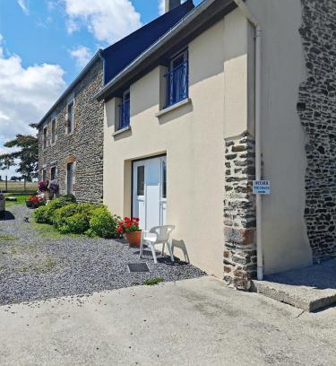 Beauvoir House | Pet-Friendly Escape at Chambres Les Salles - Family Welcome