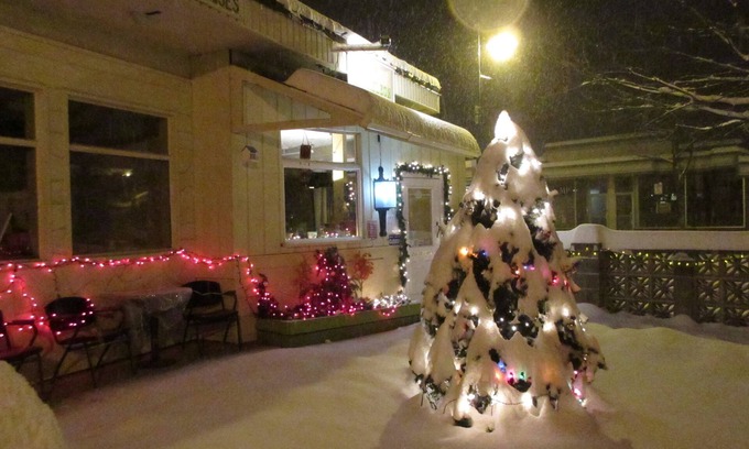 Castlegar Hotel | Discover Comfort at Chameleon Hotel with Family-Friendly Amenities