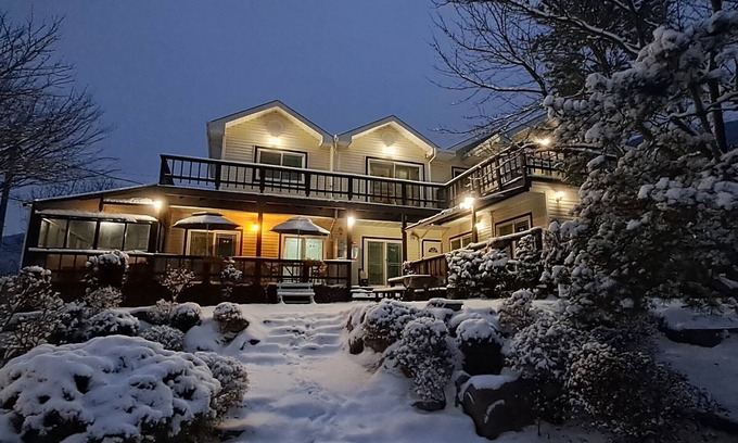 Jecheon Condo | Charming Chamjoeun Pension: Pet-Friendly Lake View Retreat