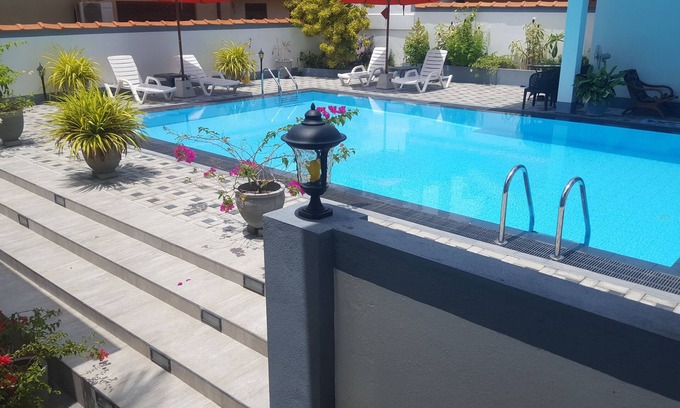 Hettimulla Apartment | Cozy Chamo Villa by Moragalla Beach with Pool & Breakfast