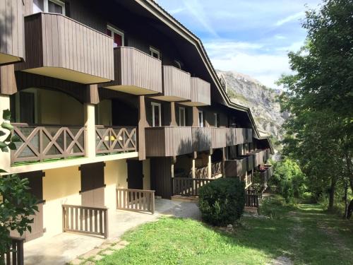 Allos Apartment | Pet-Friendly Getaway at Chamois Tétras Marmotte