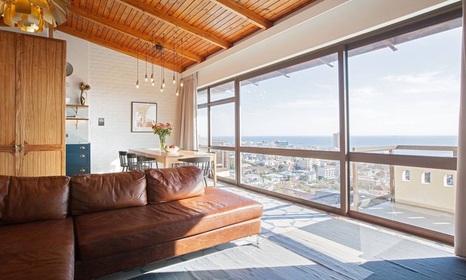 Sea Point Apartment | Tranquil Oceanfront Retreat: Chamonix 16 by CTHA