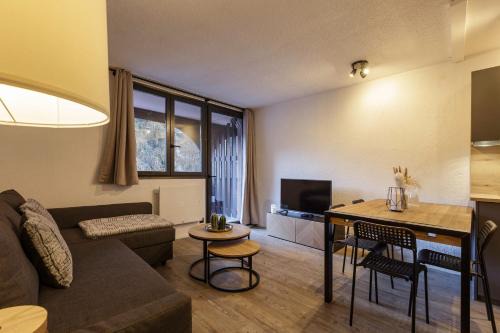 Chamonix City Centre Apartment | Family-Friendly Stay at Chamonix Sud - Jonquilles 209
