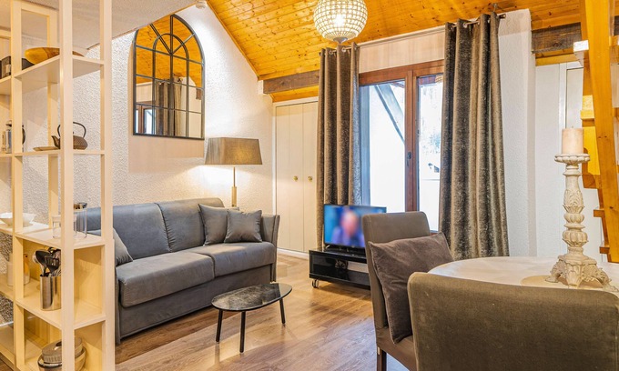 Chamonix City Centre Apartment | Duplex Apartment with Spectacular Mont-Blanc Views