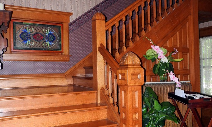 Champaign Bed & Breakfast | Discover Champaign Garden Inn: Guest Rated 9.8/10!