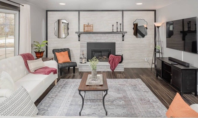 Appleton House | Pet-Friendly Champion Center Accommodations with 6 Beds