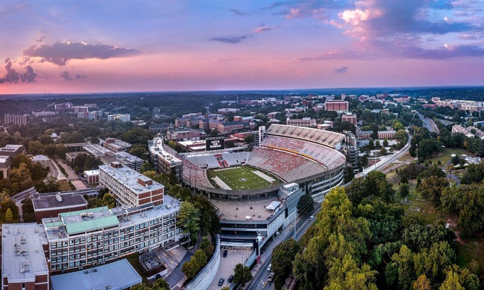 Athens Condo | Pet-Friendly Champions Condo with Spa & Pool in Athens, GA