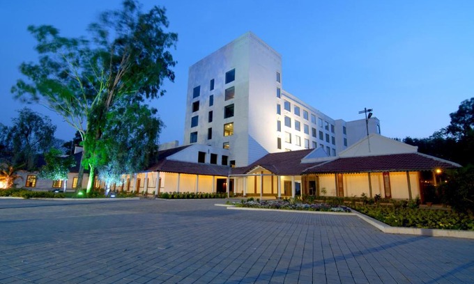 Ranchi Hotel | Discover Chanakya Bnr Hotel: Family-Friendly with Pool