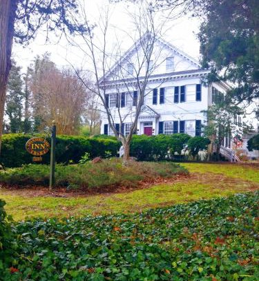 Snow Hill Bed & Breakfast | Exceptional Chanceford Hall Bed & Breakfast with Ocean View