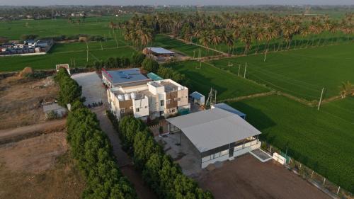 Gangavathi Hotel | Chandanagreenviewresort: Ideal for Families and Pets