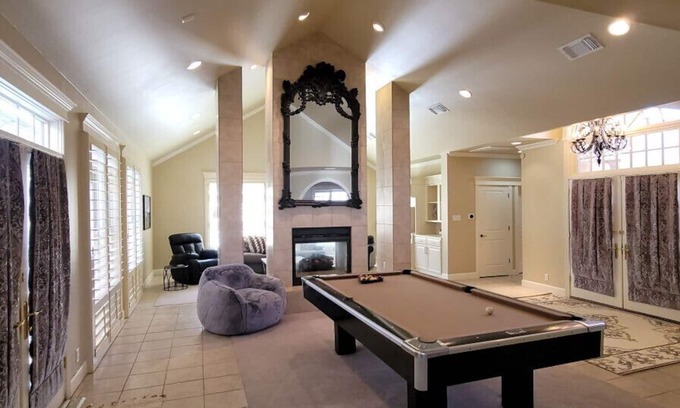 San Angelo House | Exquisite Chandelier House in Texas with Ocean View & Pool