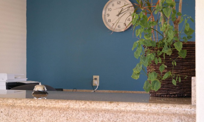 Chandler Hotel | Discover Chandler Inn: Eco-Friendly Stay with Breakfast