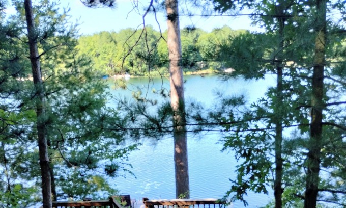 Mayfield House | Chandler's Charm - Pet Friendly Oasis with Lake Views