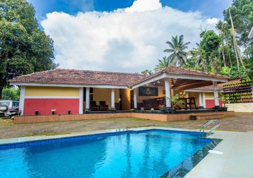 Gudalur Resort | Inviting Chandragiri Wayanad Traditional Pool Bungalow