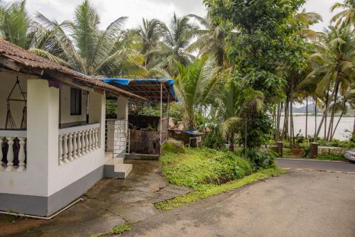 Patnem Apartment | Cozy River View Studio for 3 in Talpona - Pet Friendly